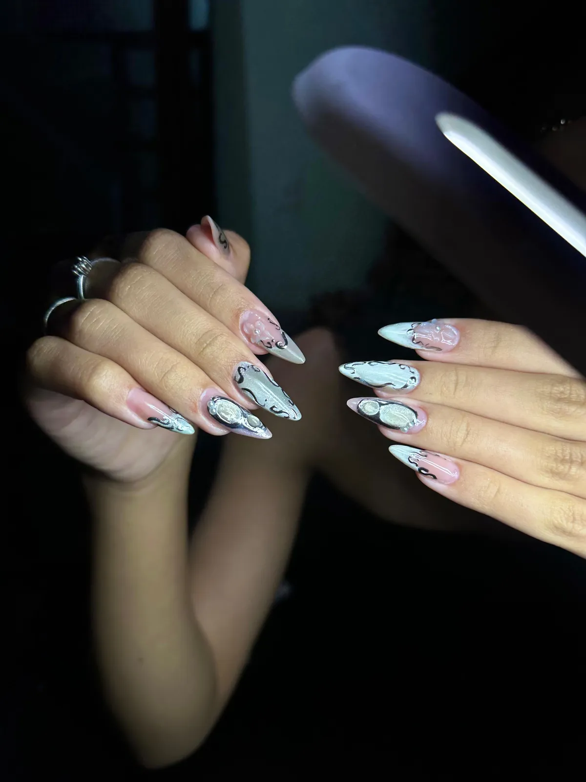 Alongamento molde F1 com nail art e aplicações