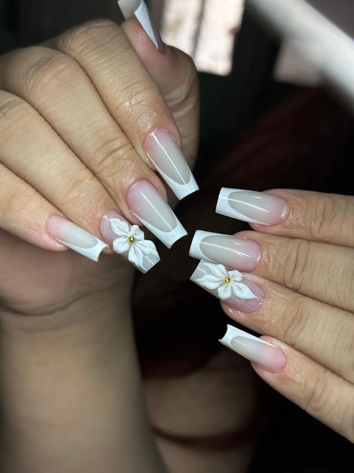 Alongamento molde F1 branco com flores em relevo