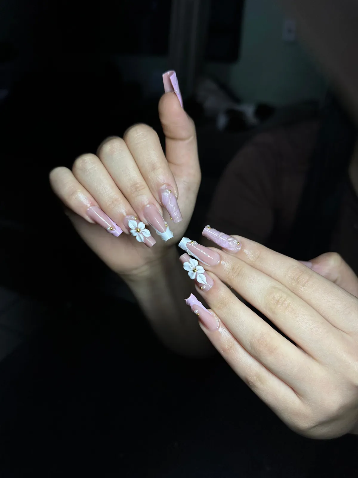 Alongamento molde F1 rosado com flores brancas
